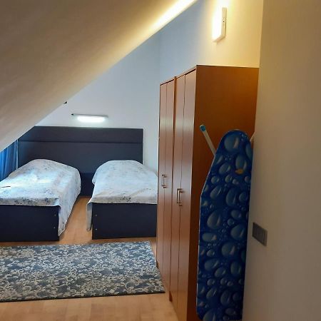 Attic Rooms At Laisves Avenue Kaunas Ngoại thất bức ảnh